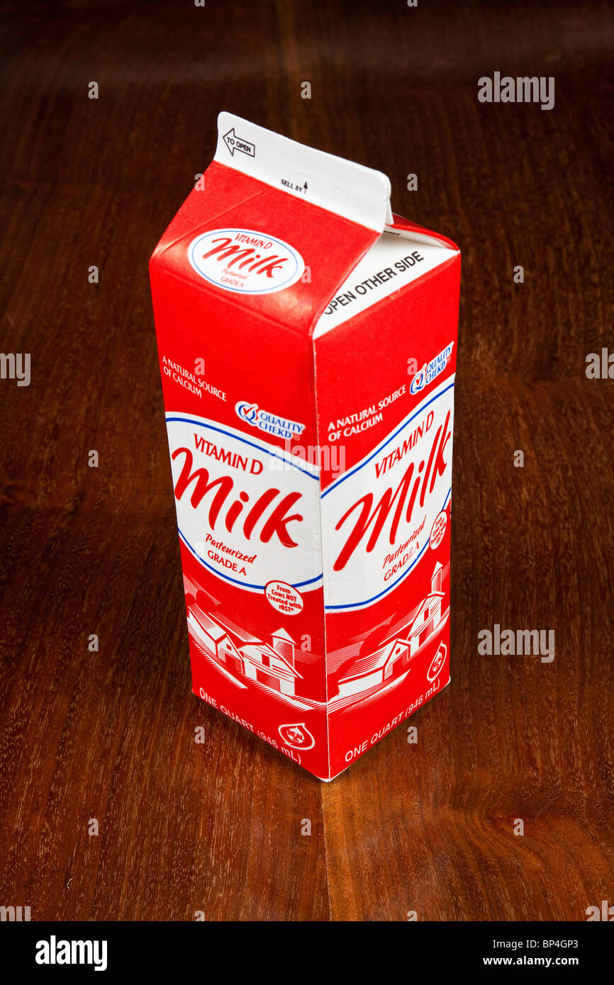 Un gallon de lait en plastique, verre bouteille de lait et de lait en carton  Photo Stock - Alamy