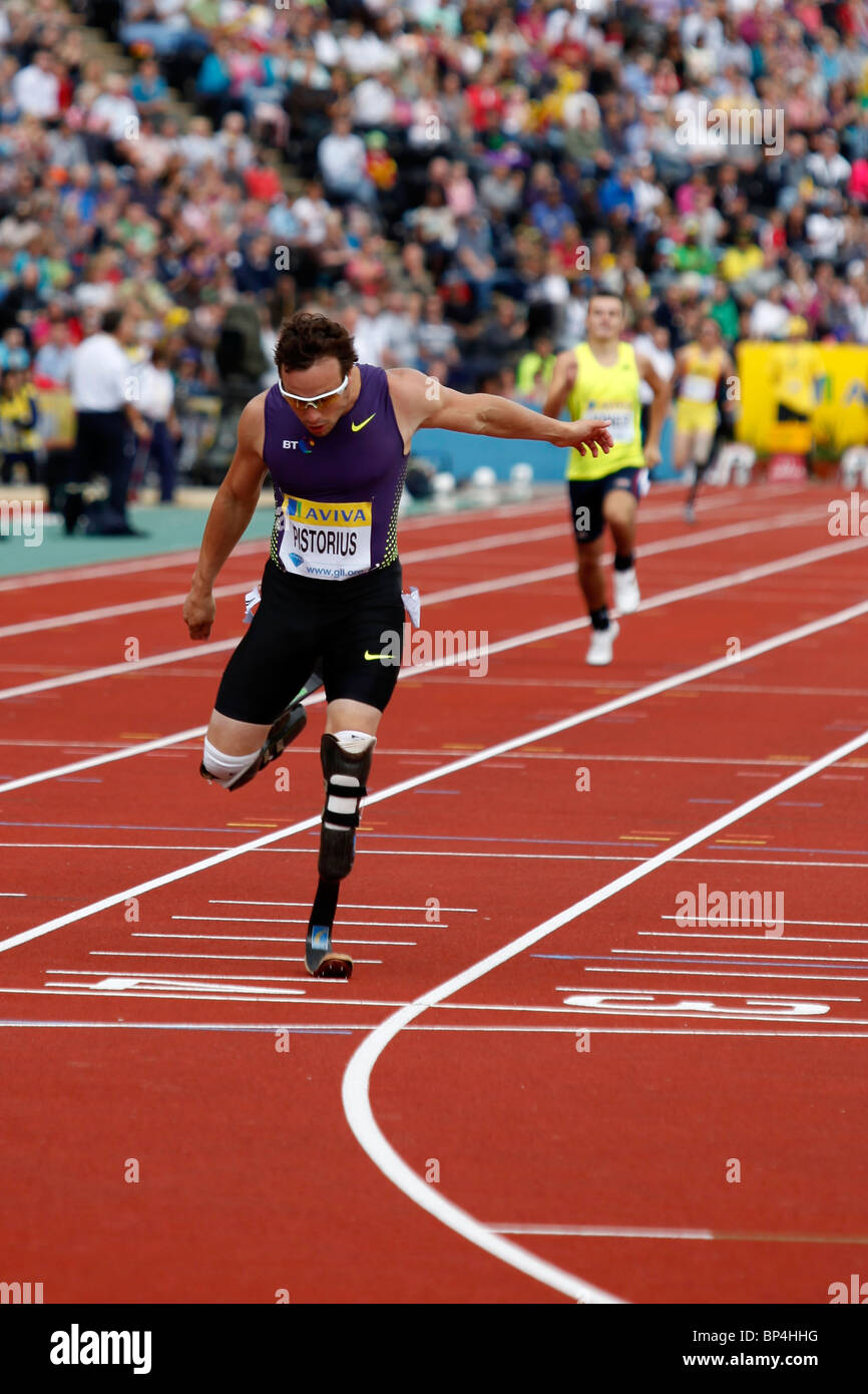 Oscar PISTORIUS breaking the 400m world record at Aviva London ...