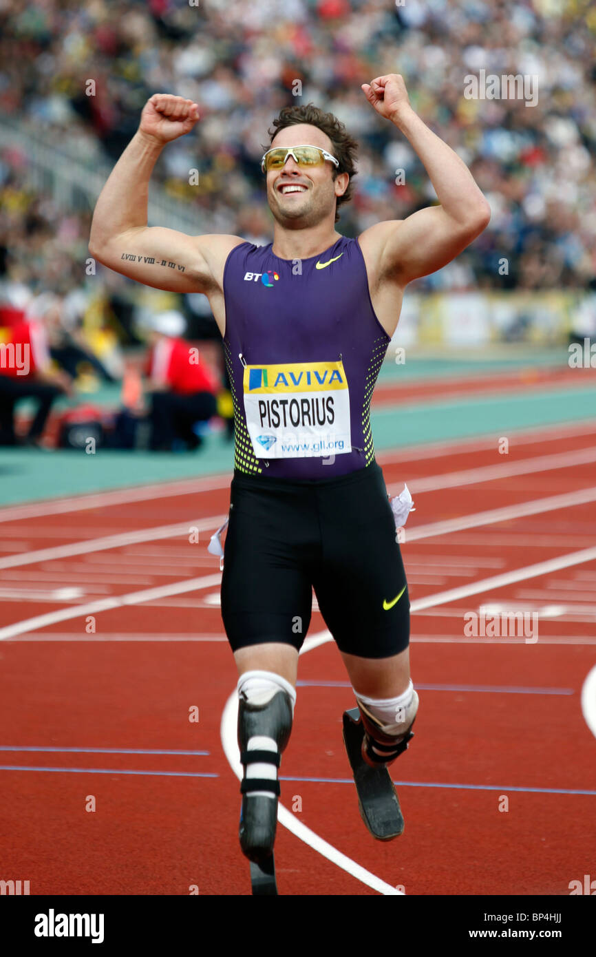 Oscar PISTORIUS breaking the 400m world record at Aviva London Grand Prix, Crystal Palace, London. Stock Photo