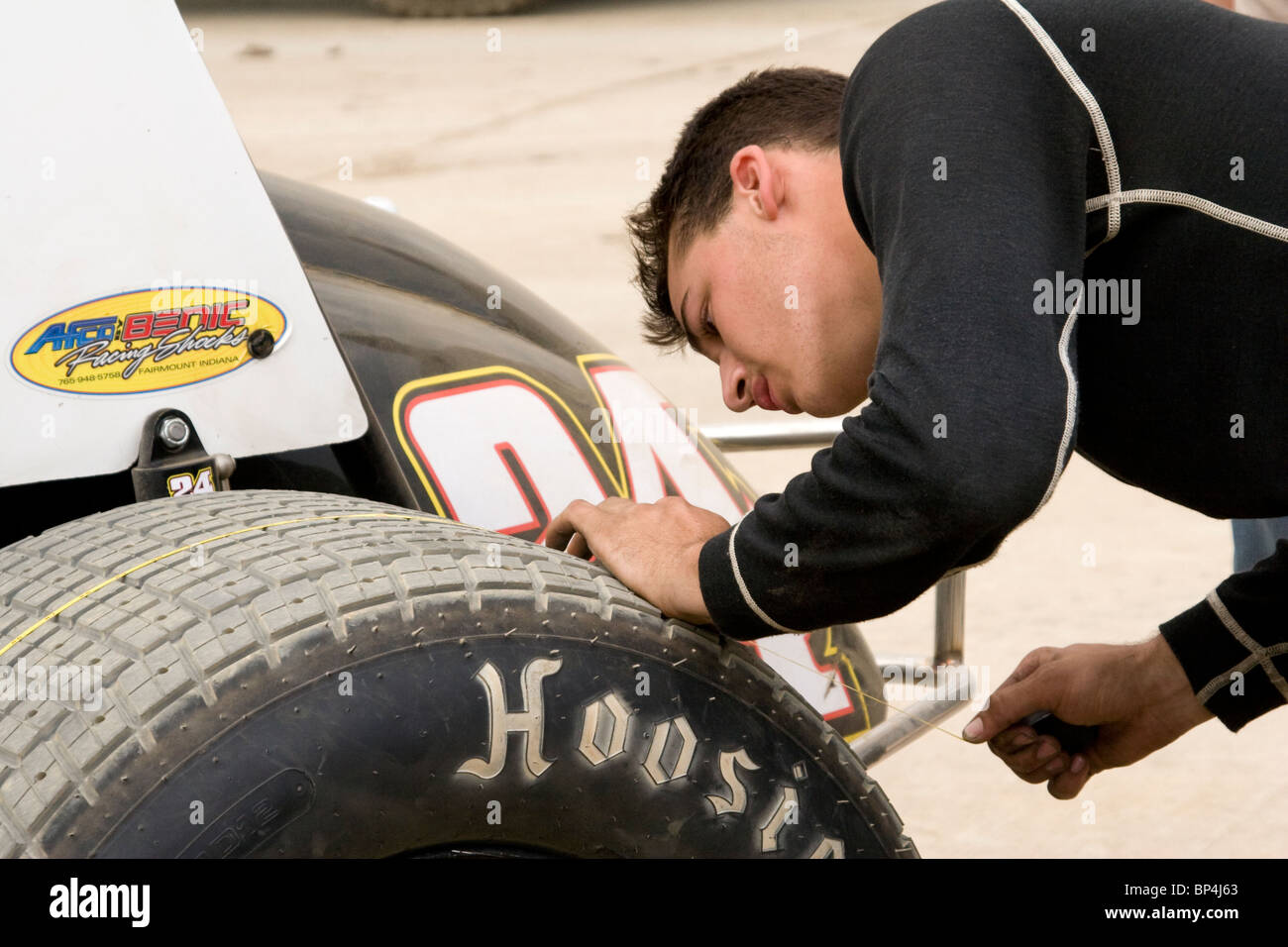 Using a tape measure to check the tire stagger. Simon Racing nonwinged