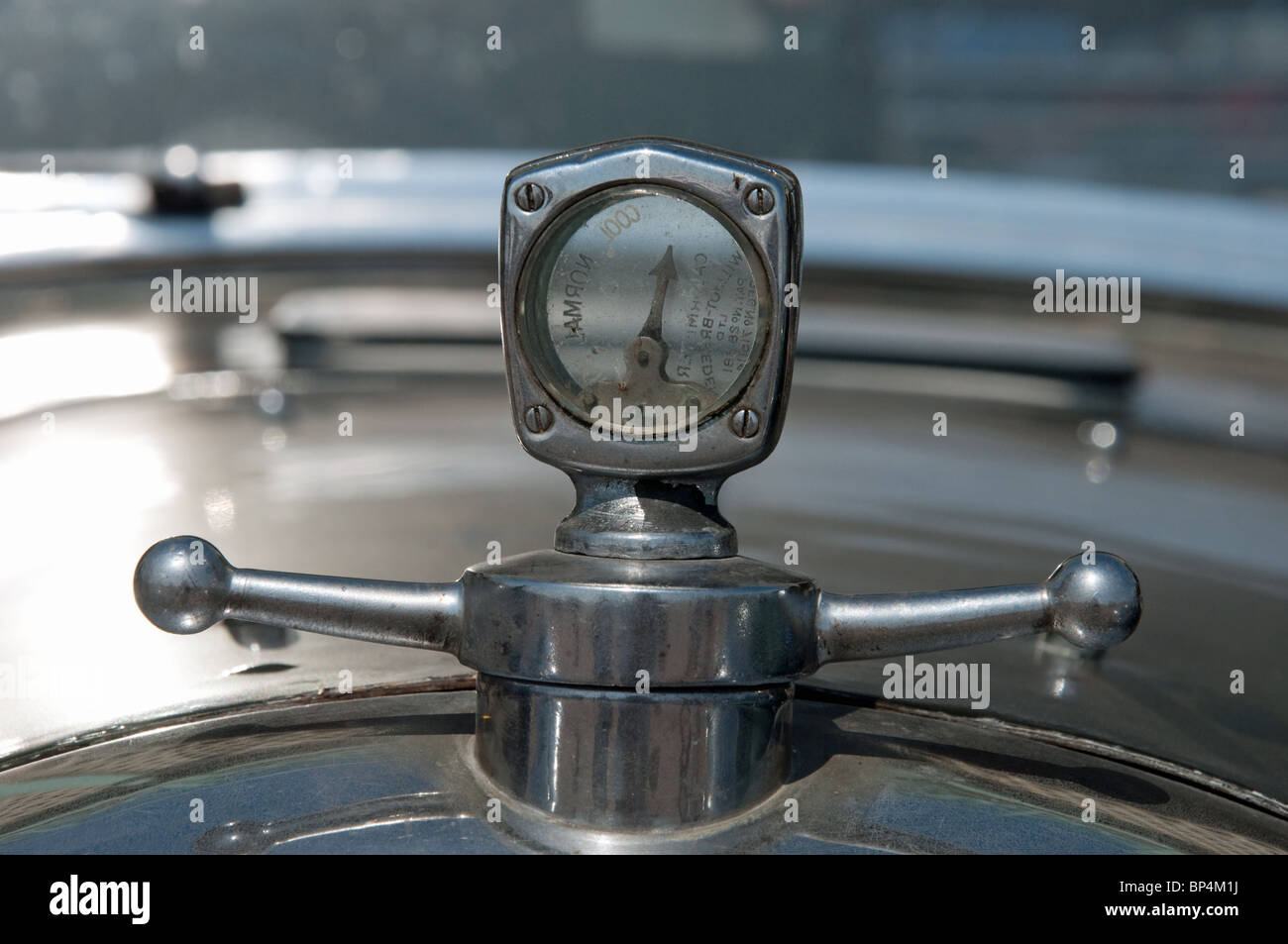 Temperature gauge hi-res stock photography and images - Alamy