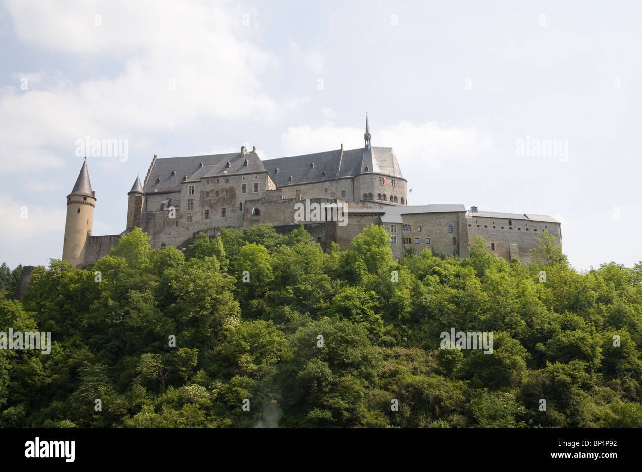 Luxembourg Europe EU Vianden Castle high above the town was restored in 1977 to its former glory is now an important monument Stock Photo