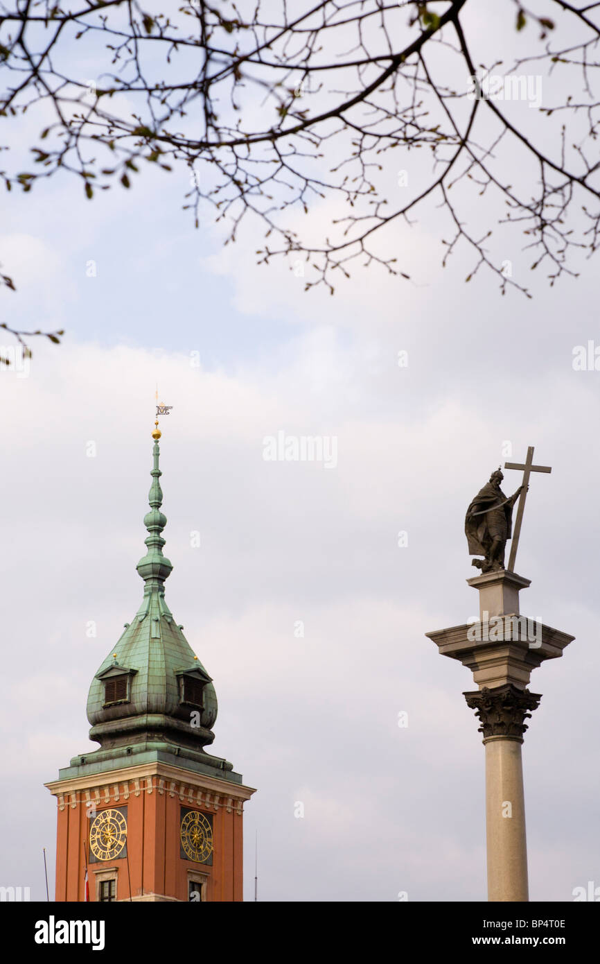 The Royal Castle and Zygmunt's Column, Warsaw Poland. It is located in the Castle Square, at the entrance to the Old Town. Stock Photo