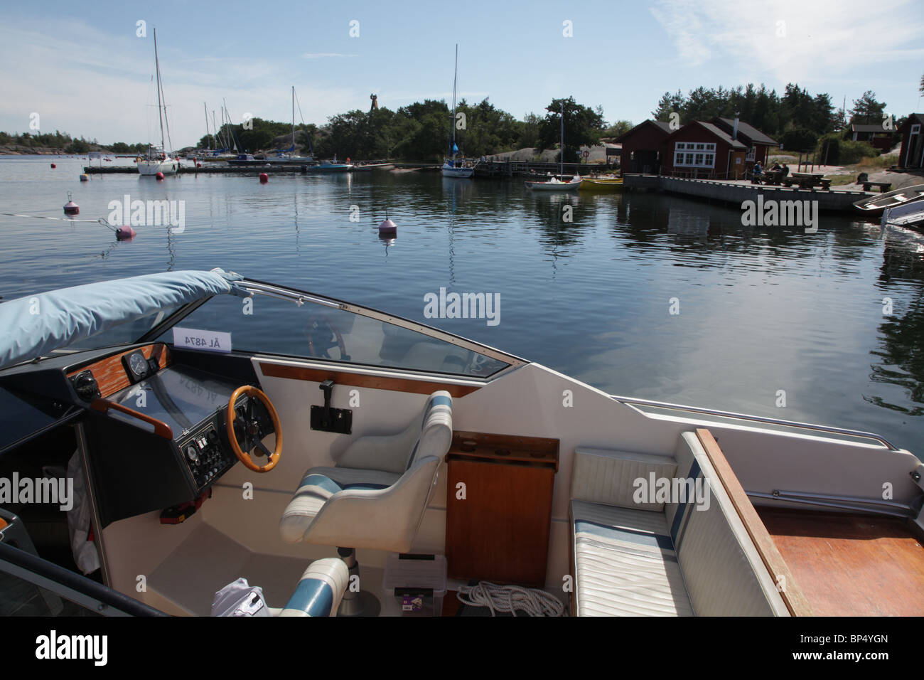 Speedboat sailing hi-res stock photography and images - Alamy