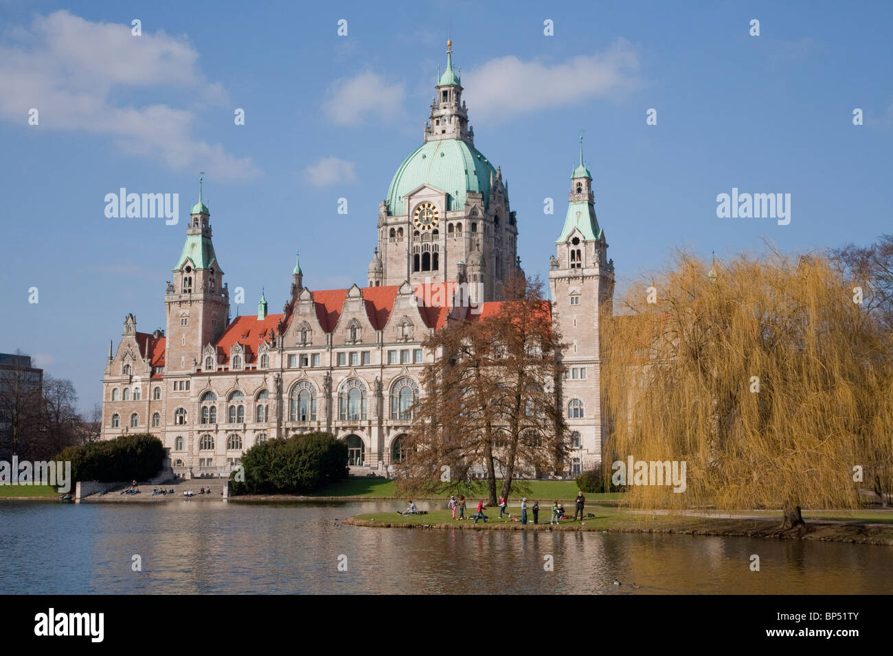 MASCHTEICH POND IN FRONT OF THE NEW TOWN HALL BUILDING, MASCHPARK PARK, HANOVER, LOWER SAXONY, GERMANY Stock Photo