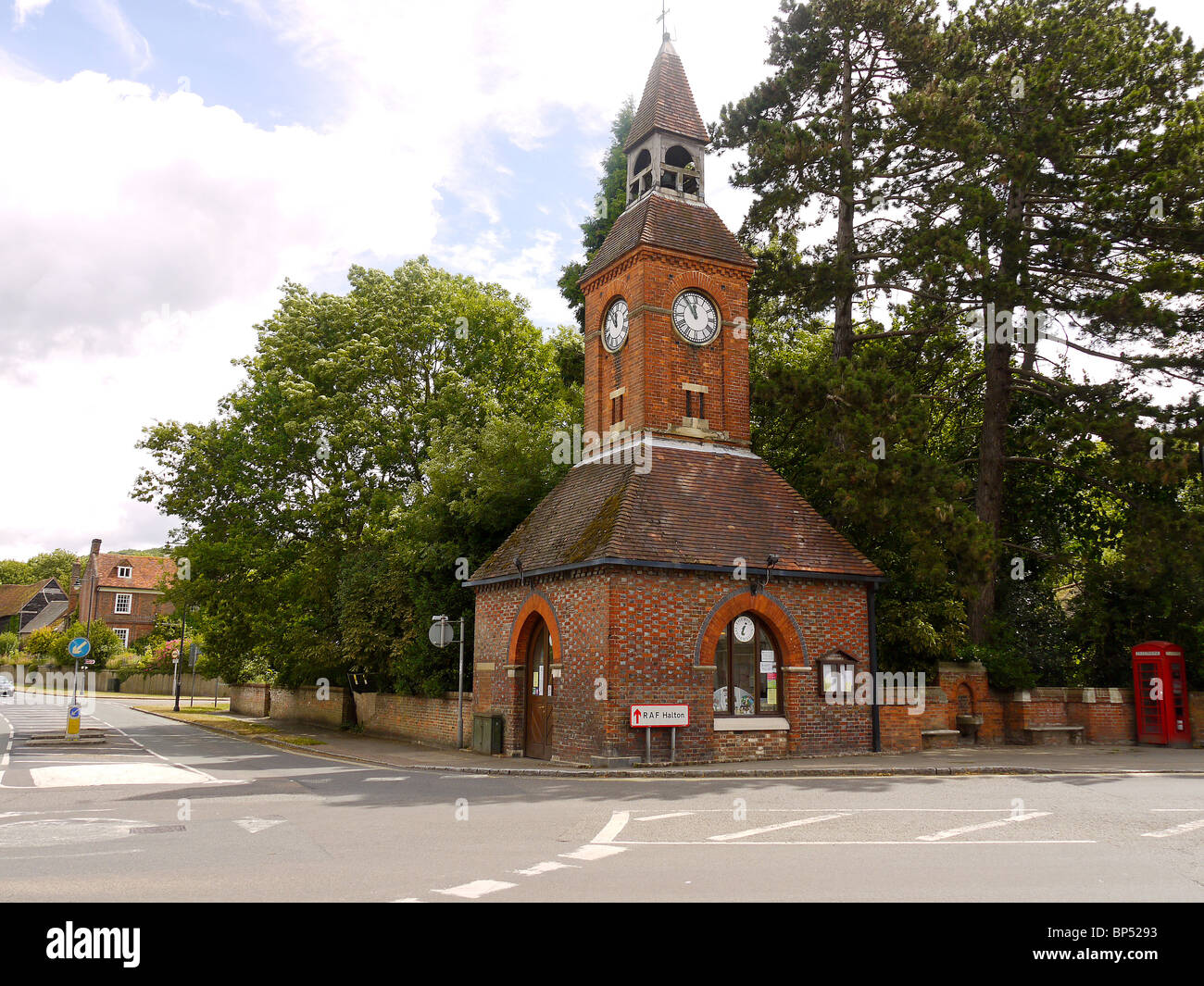 Wendover Church and clock tower in Wendover, Bucks, UK Stock Photo