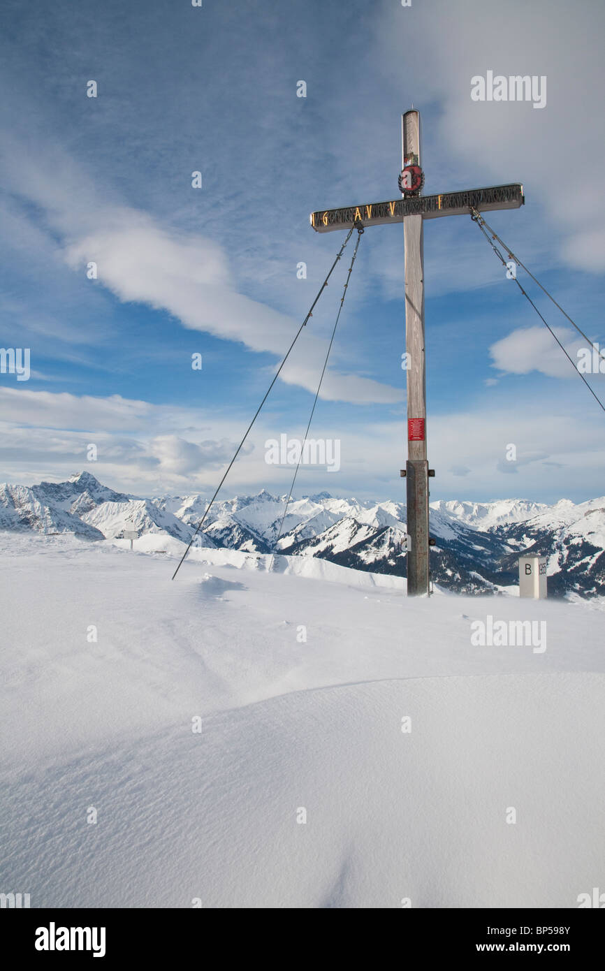 SUMMIT CROSS, FELLHORN MOUNTAIN, NEAR OBERSTDORF,  ALLGAEU REGION, BAVARIA, GERMANY Stock Photo