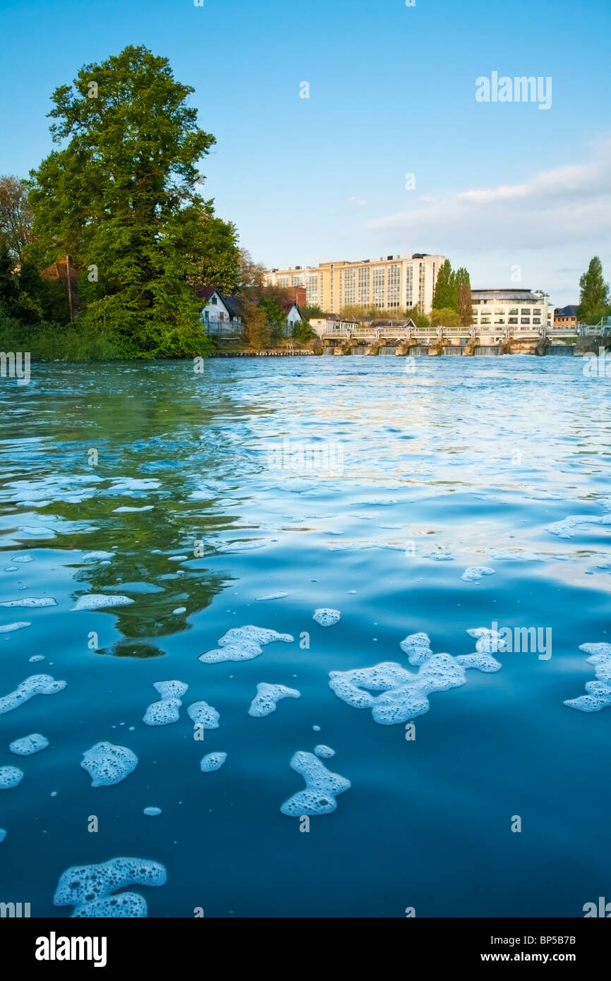 Reading Weir on the River Thames at King's Meadow, Berkshire, Uk Stock Photo