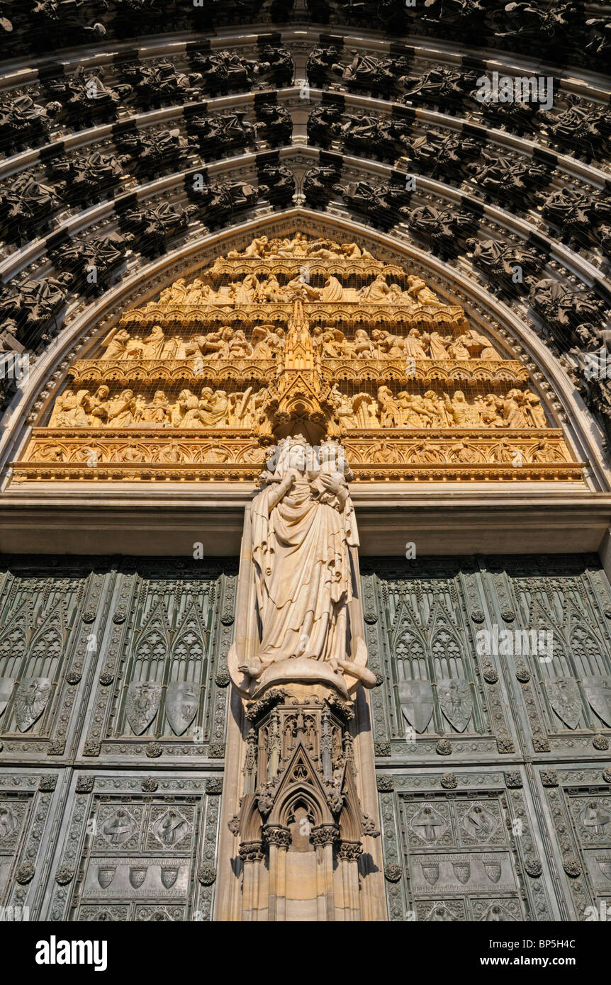 Cologne / Koln, Nordrhein-Westfalen, Germany. Cologne Cathedral / Kolner Dom. (1880) Front door detail Stock Photo