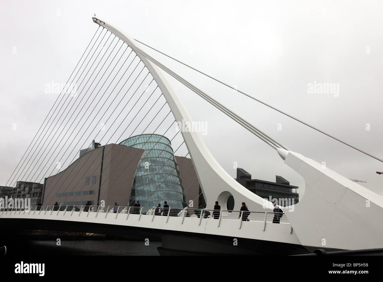 Samuel Beckett Bridge, River Liffey, Dublin Docklands Stock Photo - Alamy