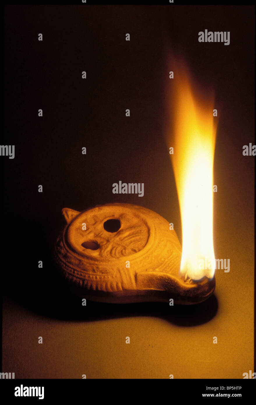 3329. LATE ROMAN PERIOD OIL LAMP WITH THE JEWISH SYMBOL OF THE SEVEN BRANCHED CANDELABRA; 'MENORAH' Stock Photo