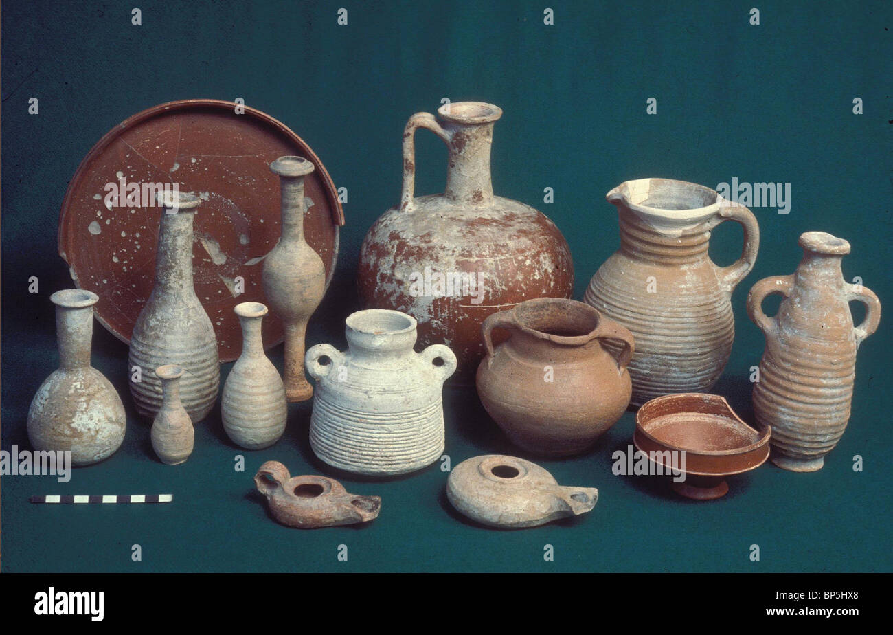 3383. ROMAN POTTERY; JARS, JUGS AND PLATES EXCAVATED IN JERUSALEM Stock Photo