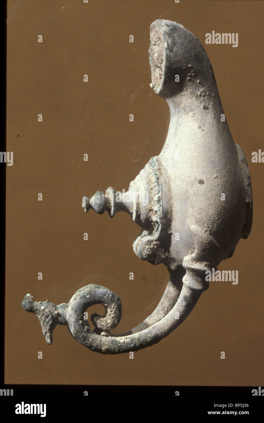 3522. LARGE, DECORATED LEAD OIL LAMP DATING FROM THE LATE ROMAN PERIOD EXCAVATED IN SEPPHORIS Stock Photo