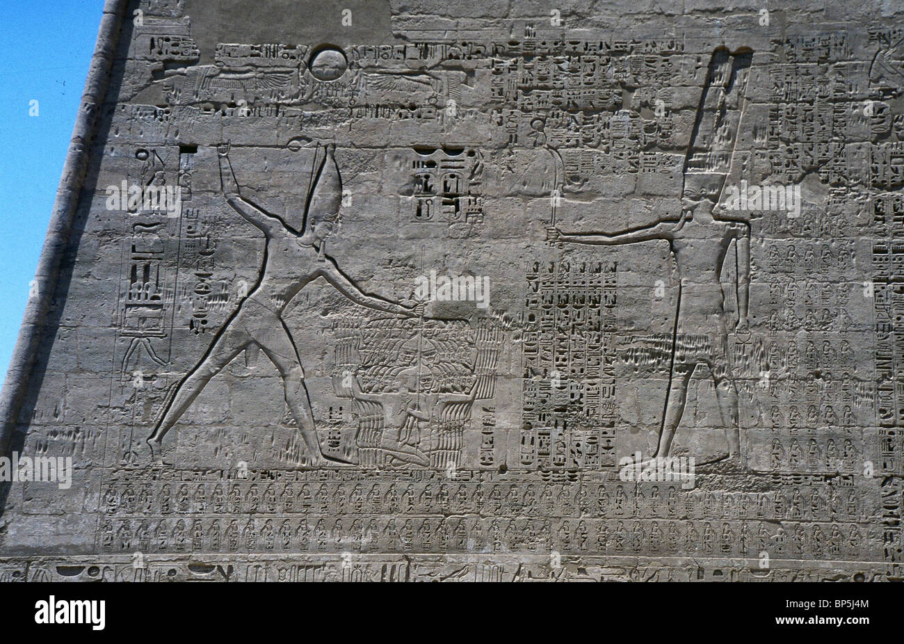3554. RAMSES II. SMITENS HIS ENEMIES BEFORE AMON-RE. RELIEF FROM THE RAMSEUM, THE TEMPLE OF PHAROH RAMSES II (1301 - 1234 B.C.) Stock Photo
