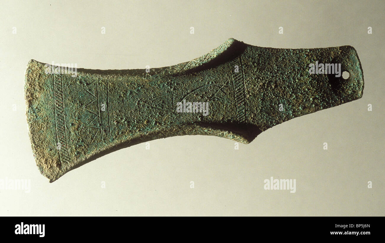 CNAANITE BRONZE BATTLE AX-HEAD WITH ENGRAVED PROTO-CNAANITE INSCRIPTION: D (DAG=FISH) & B (BAITH=HOUSE) Thou art my battle axe Stock Photo