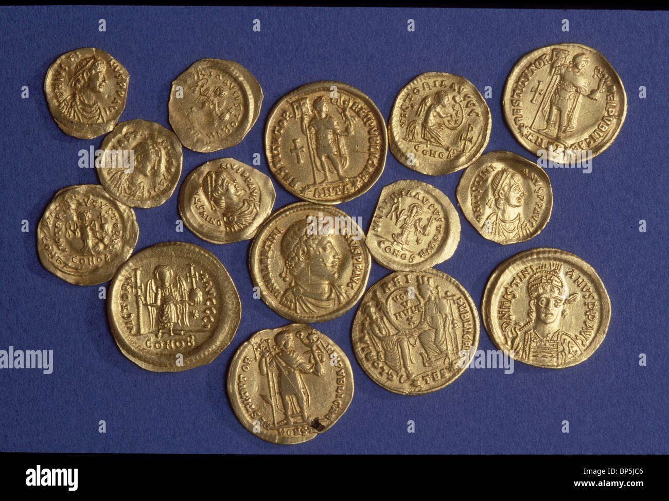 3743. HORDE OF EARLY BYZANTINE GOLD COINS DATING FROM C. 4TH. C. AD. EXCAVATED IN EIN GEDDI NEAR THE DEAD SEA Stock Photo