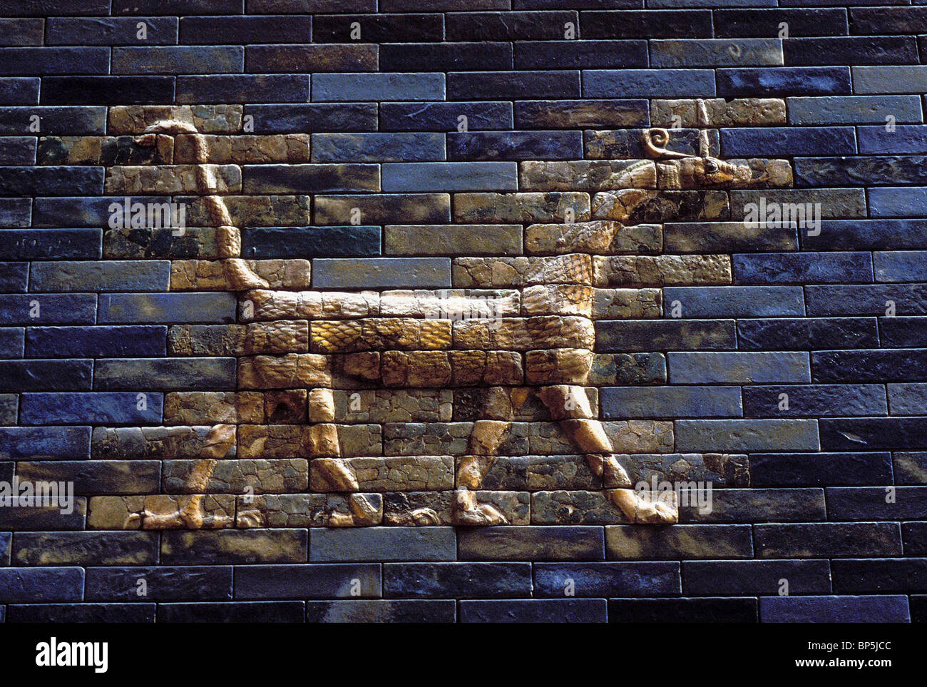 3750. DETAIL DEPICTING A SERPENT-DRAGON FROM THE ISHTAR GATE OG BABYLON BUILT BY KING NEBUHADNEZAR II. IN THE 6TH. C. BC Stock Photo