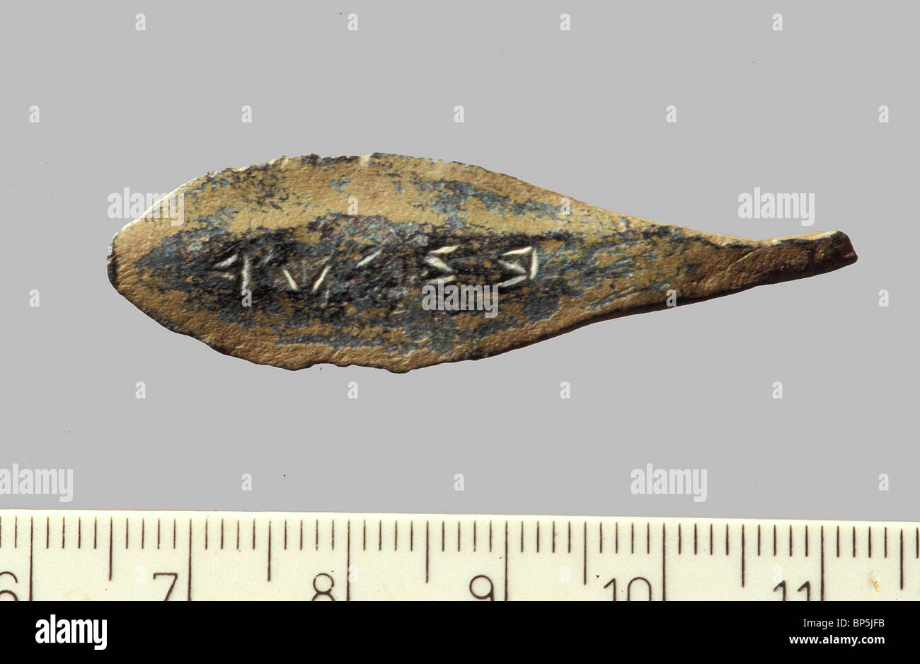 Bronze arrow hi-res stock photography and images - Alamy