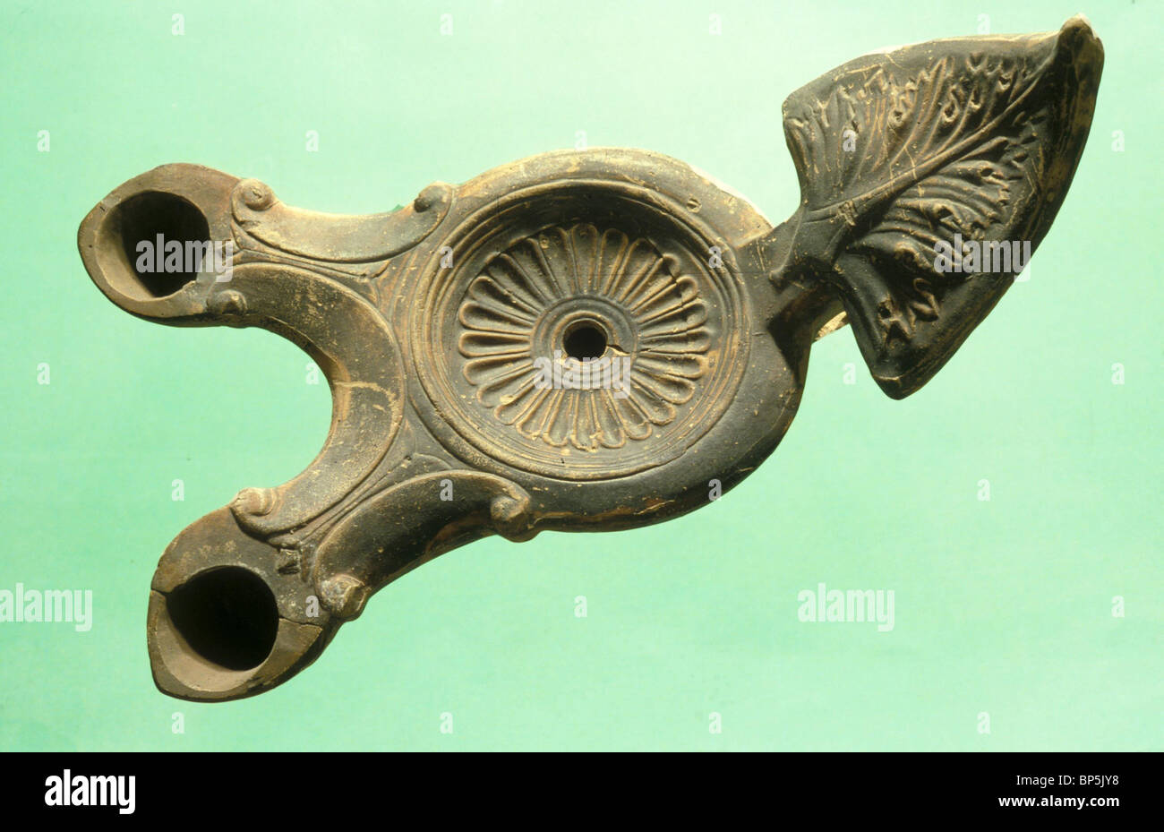 4355. LARGE, DECORATED ROMAN PERIOD OIL LAMP Stock Photo