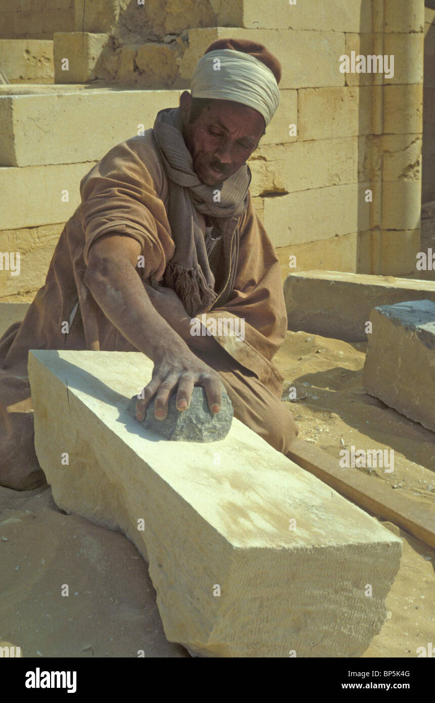 2040. EGYPTIAN STONE MASON AT WORK Stock Photo