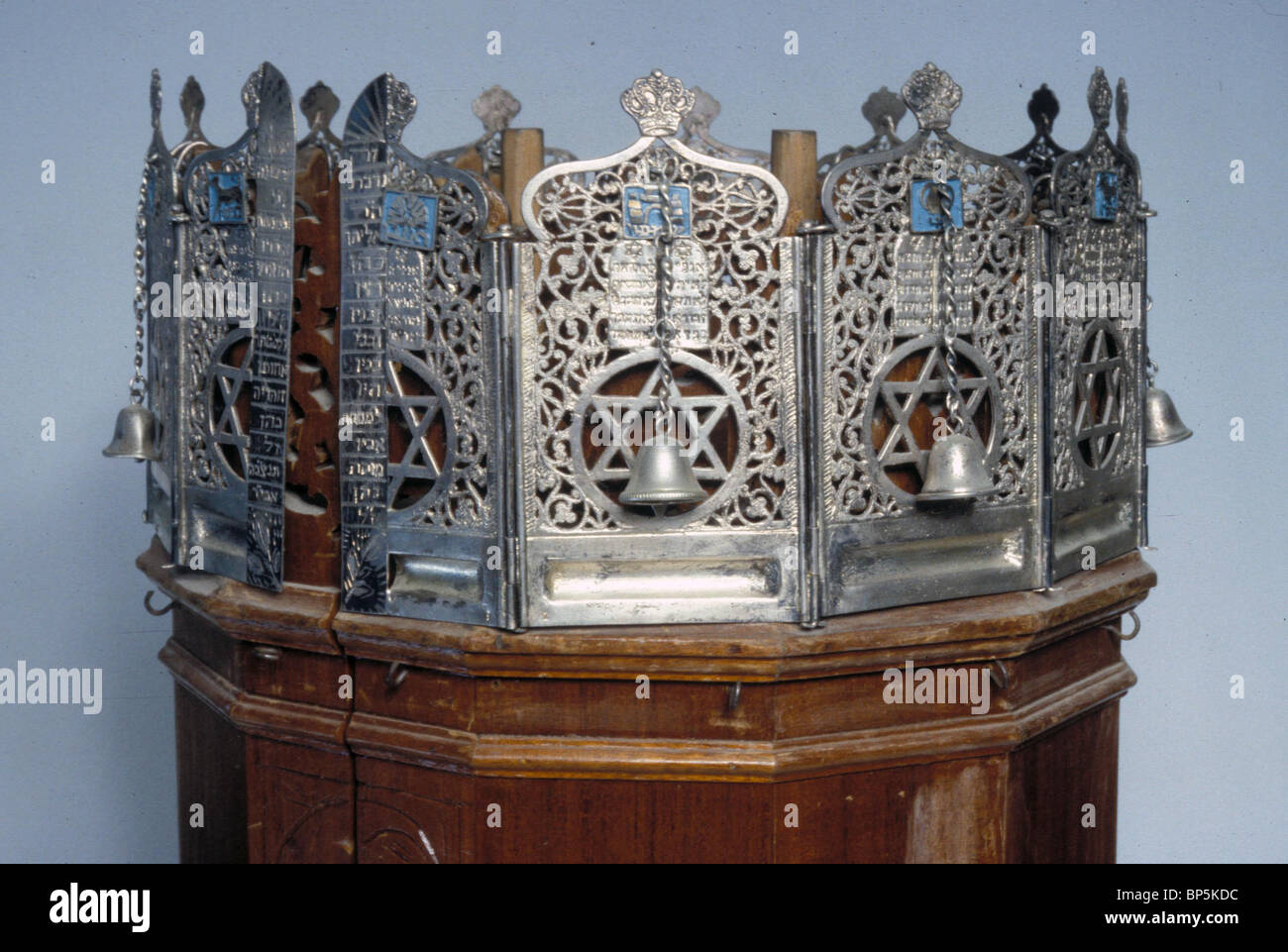 5140. TORAH CROWN, PLACED ON THE TOP OF THE TORAH SCROLL HOUSING AS DECORATION, NORTH AFRICA, 19TH. C. Stock Photo