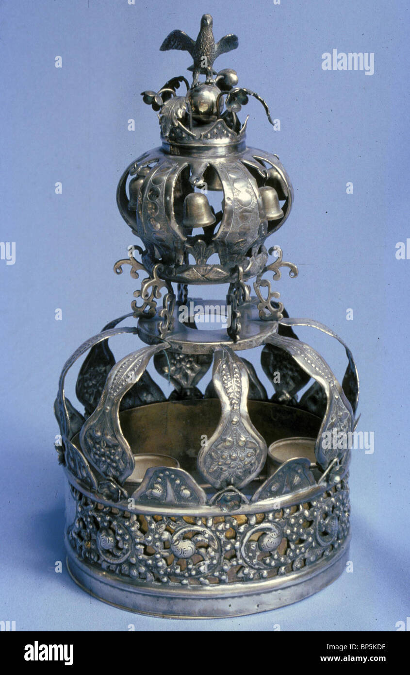 5140. TORAH CROWN, PLACED ON THE TOP OF THE TORAH SCROLL HOUSING AS DECORATION, CENTRAL EUROPE, 19TH. C. Stock Photo