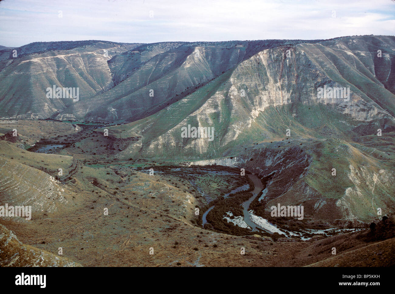5303. Yarmuk river and the mountains of Bashan in today's Syria. Stock Photo