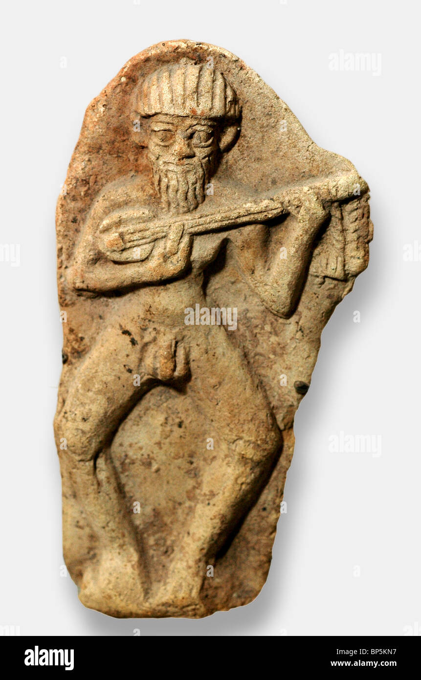 5334. Harp player, clay figurine from Eshnnuna, Mesopotamia, c. 9-7th. C. BC Stock Photo