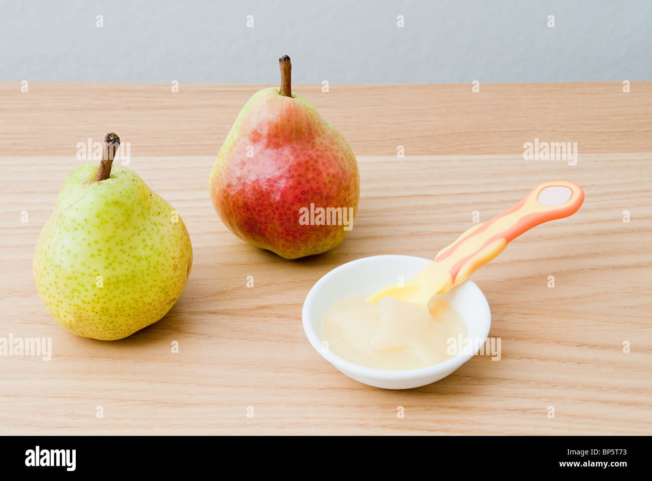 Pears and baby food puree Stock Photo - Alamy