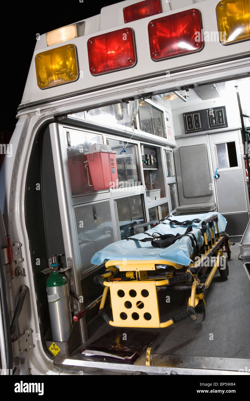 Emergency ambulance service hi-res stock photography and images - Alamy