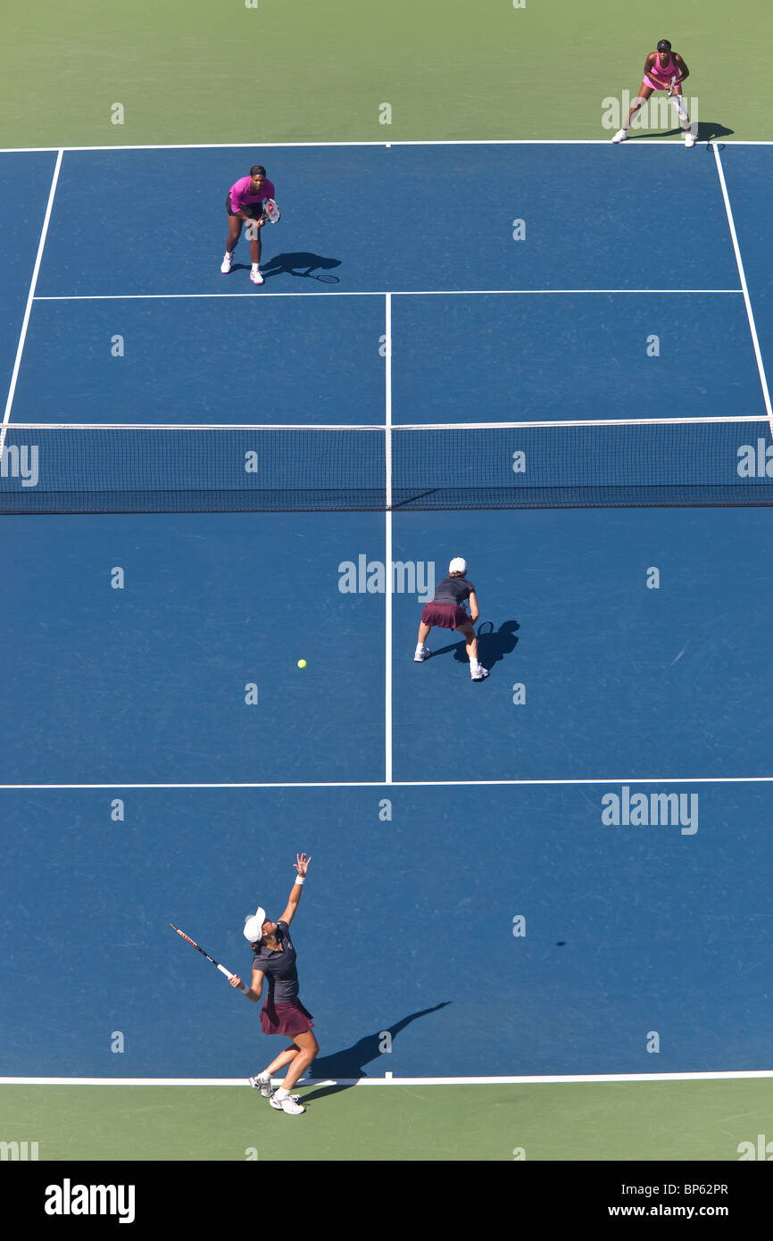 Venus and Serena Williams competing in the Women's Doubles Finals at the 2009 US Open Tennis Stock Photo