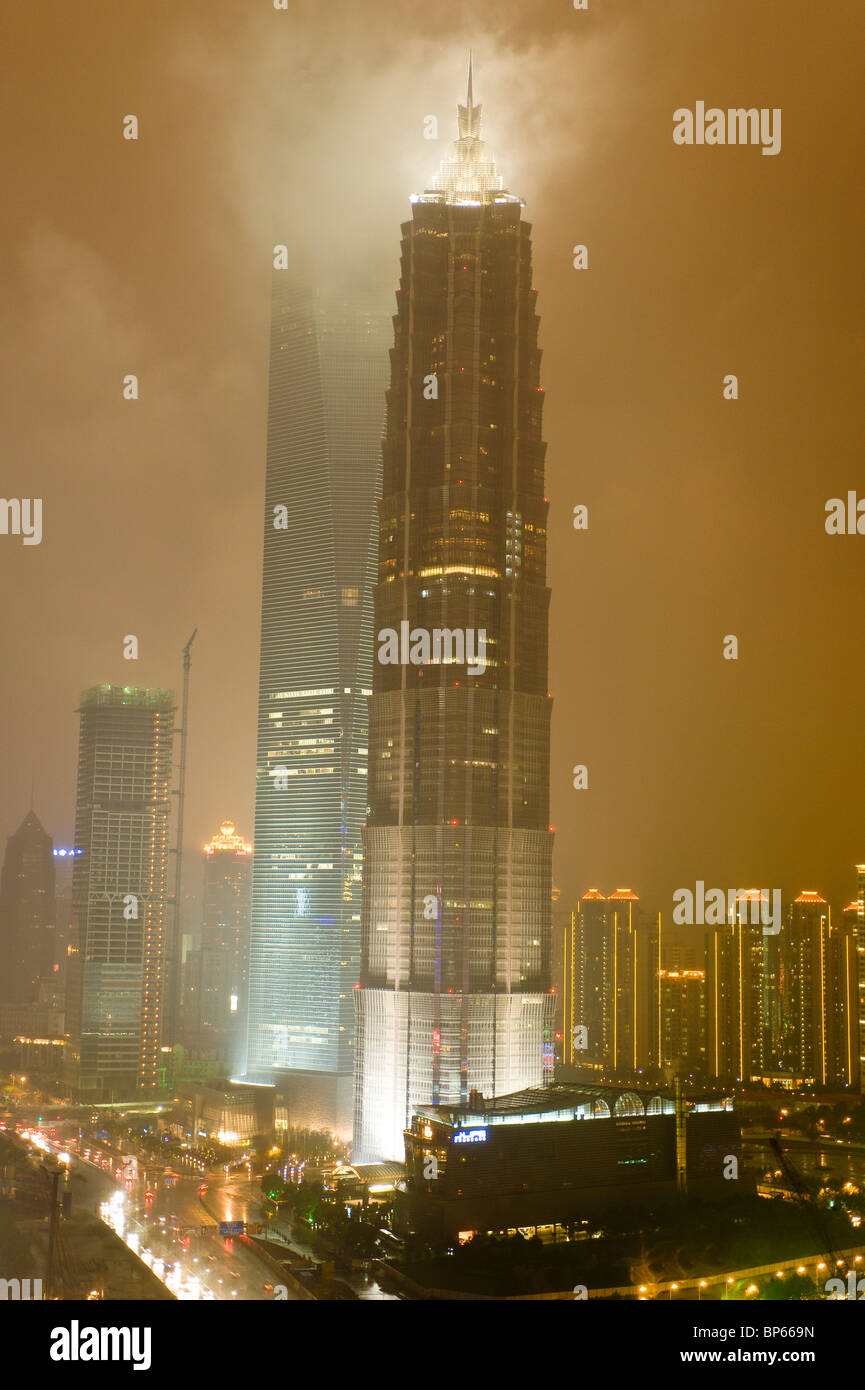 China shanghai skyline hi-res stock photography and images - Alamy