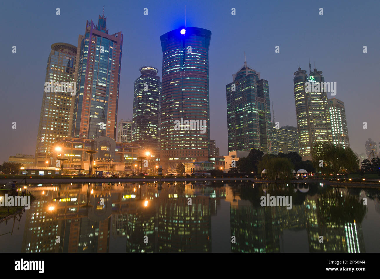 China shanghai skyline hi-res stock photography and images - Alamy