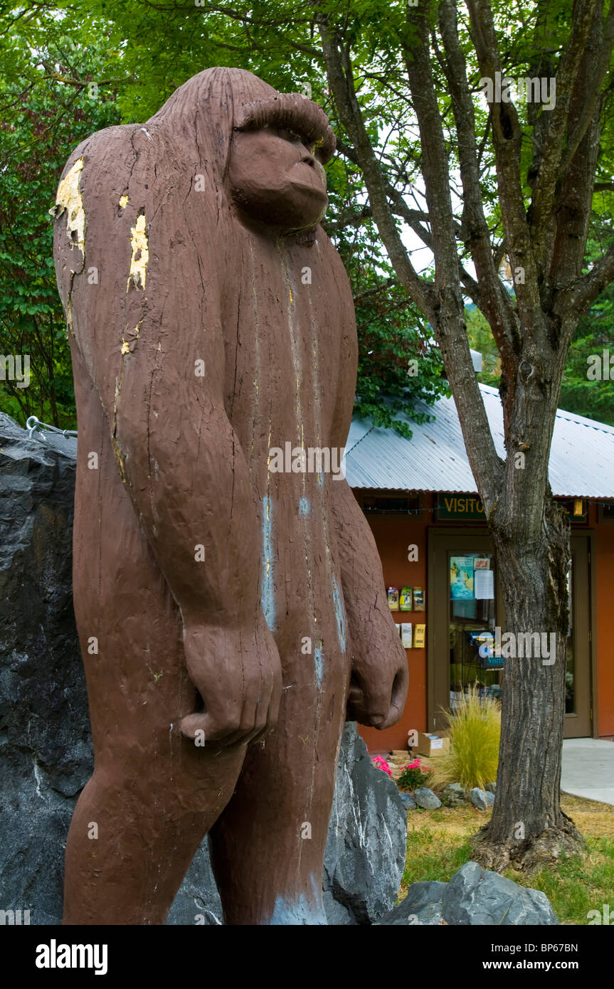 Statue of Bigfoot outside the local visitor information center in Willow Creek, California Stock Photo