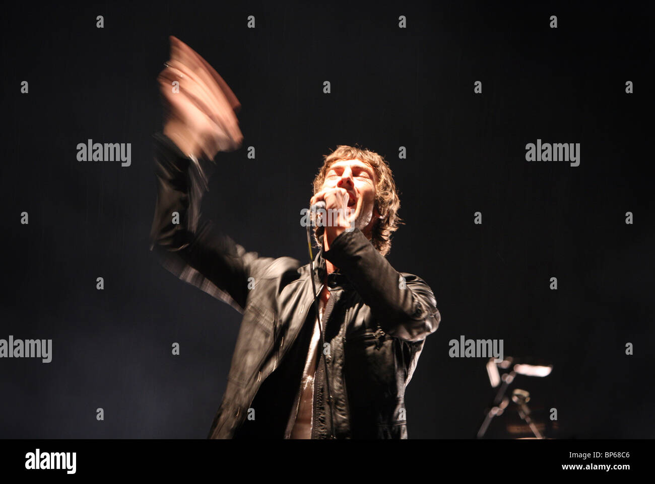 Richard ashcroft performing with the verve hi-res stock photography and ...