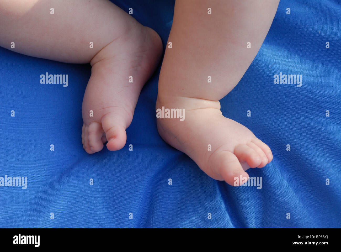 Close up of babies feet hires stock photography and images Alamy