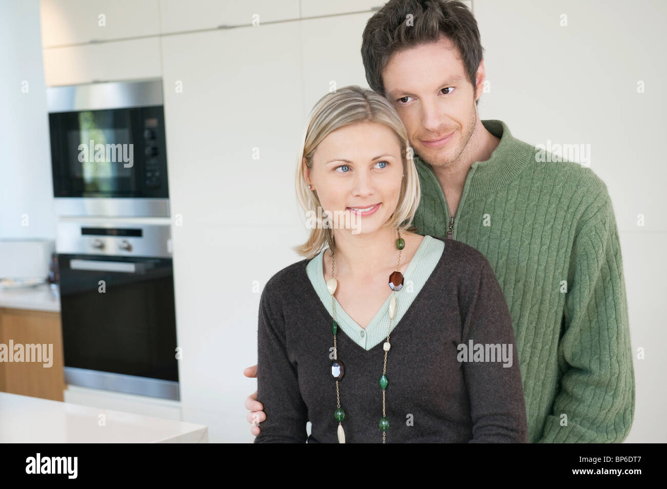 Couple kitchen portrait hi-res stock photography and images - Alamy