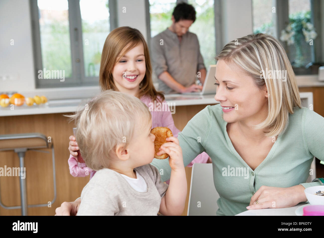 Family at a breakfast table Stock Photo - Alamy
