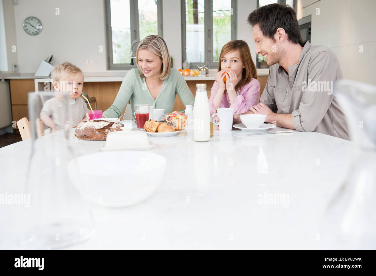 Family at a breakfast table Stock Photo - Alamy