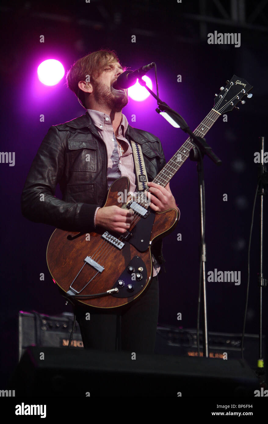 Kings leon perform on stage hires stock photography and images Alamy