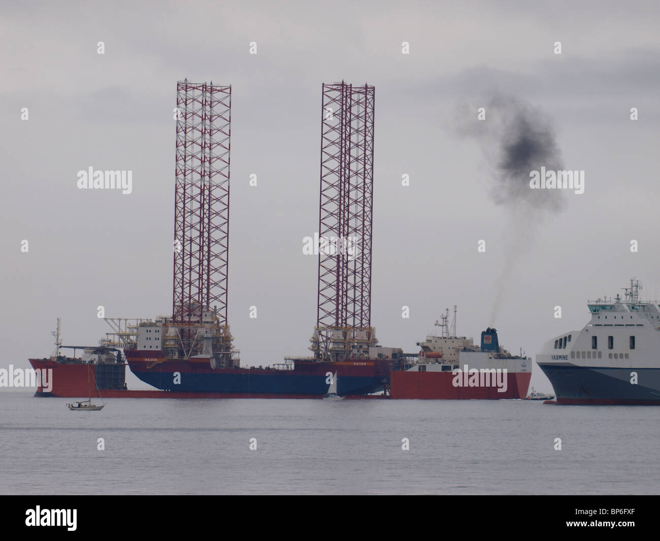 Dutch operated heavy-lift ship Treasure, with Haven a brand new Cypriot flagged jack-up accommodation platform on deck, Falmouth Stock Photo