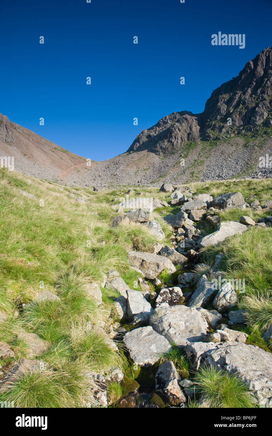 Windy Gap by Gable Crag on Great Gable, from Moses Trod, Lake District, Cumbria Stock Photo Alamy