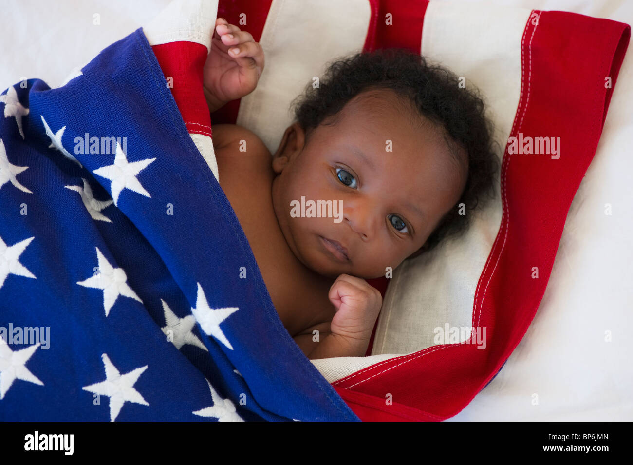 Ребенок родился в америке. Младенец США. Новорождённые в Америке. Новорожденный в Америке. Американские Новорожденные дети.