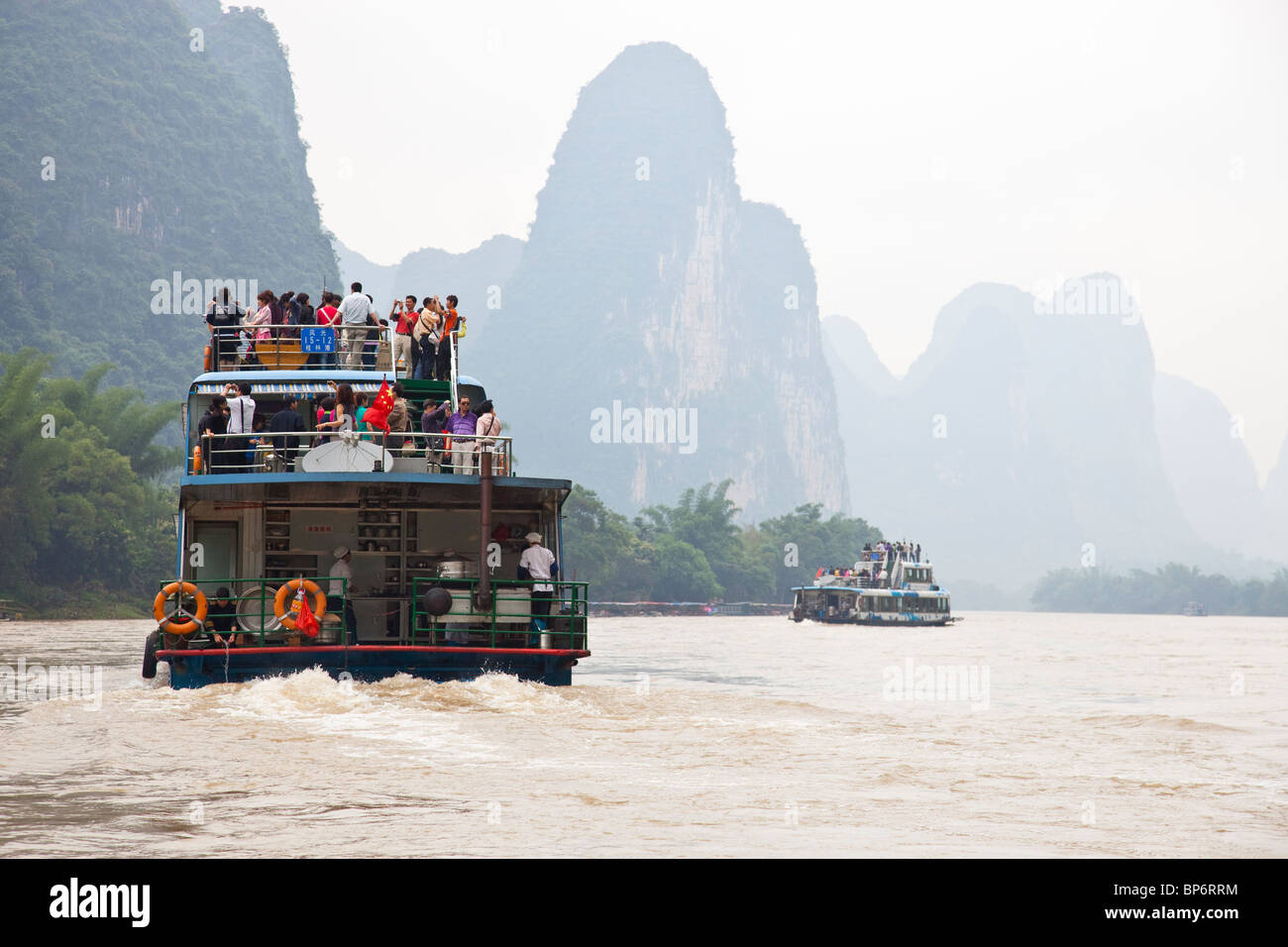 Tourist boat on the Li River, Guilin, China Stock Photo