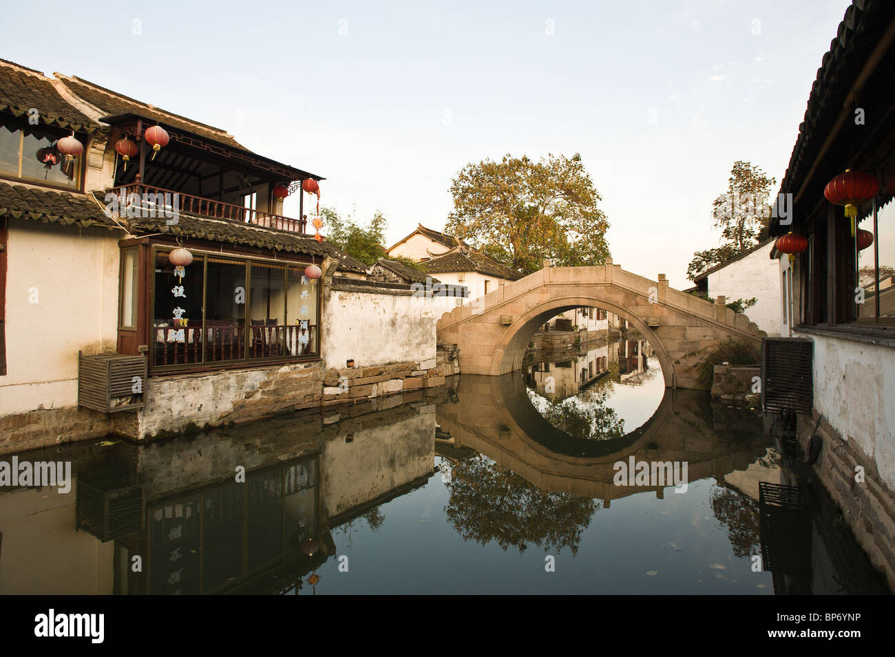 China, Zhouzhuang. Historic Zhouzhuang Water Village Stock Photo - Alamy