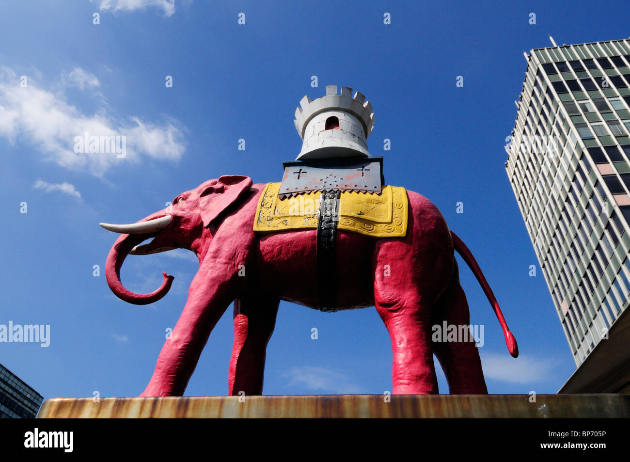 Elephant castle statue elephant castle hires stock photography and