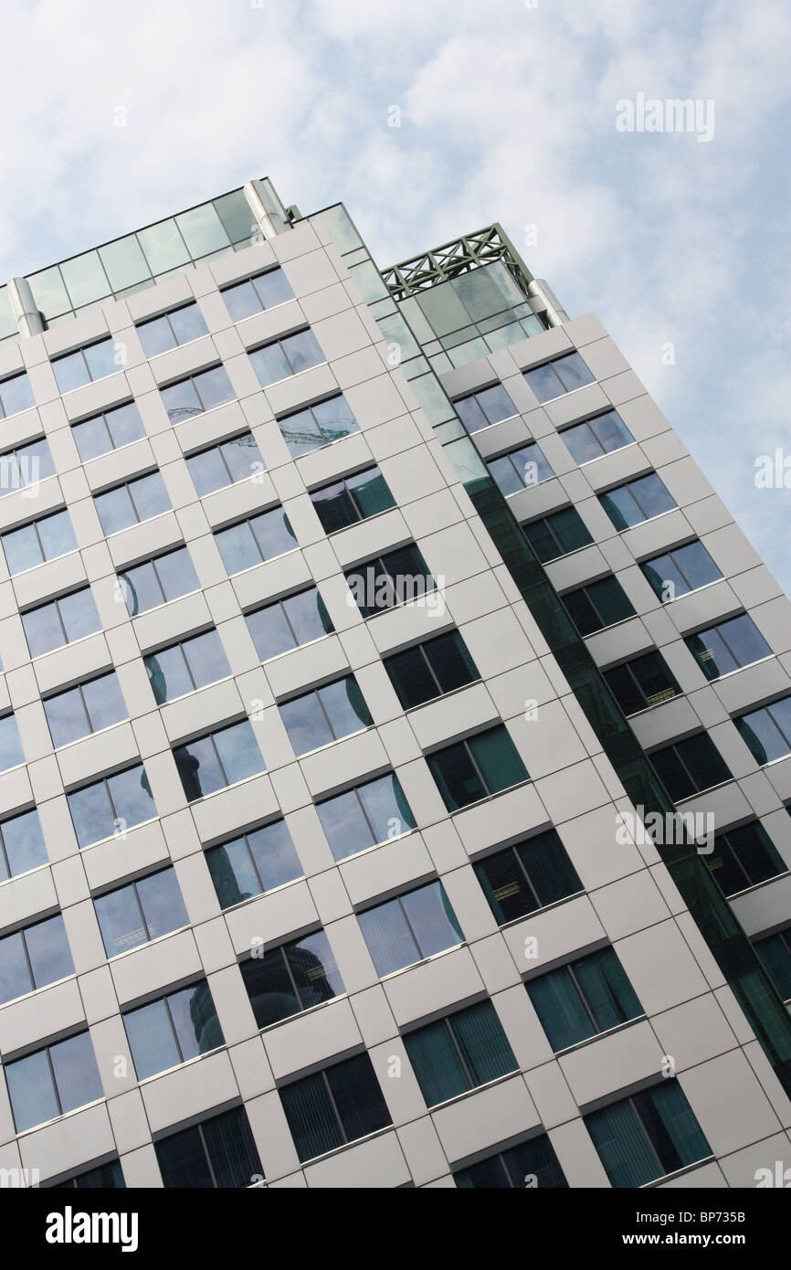 Modern office building hi-res stock photography and images - Alamy