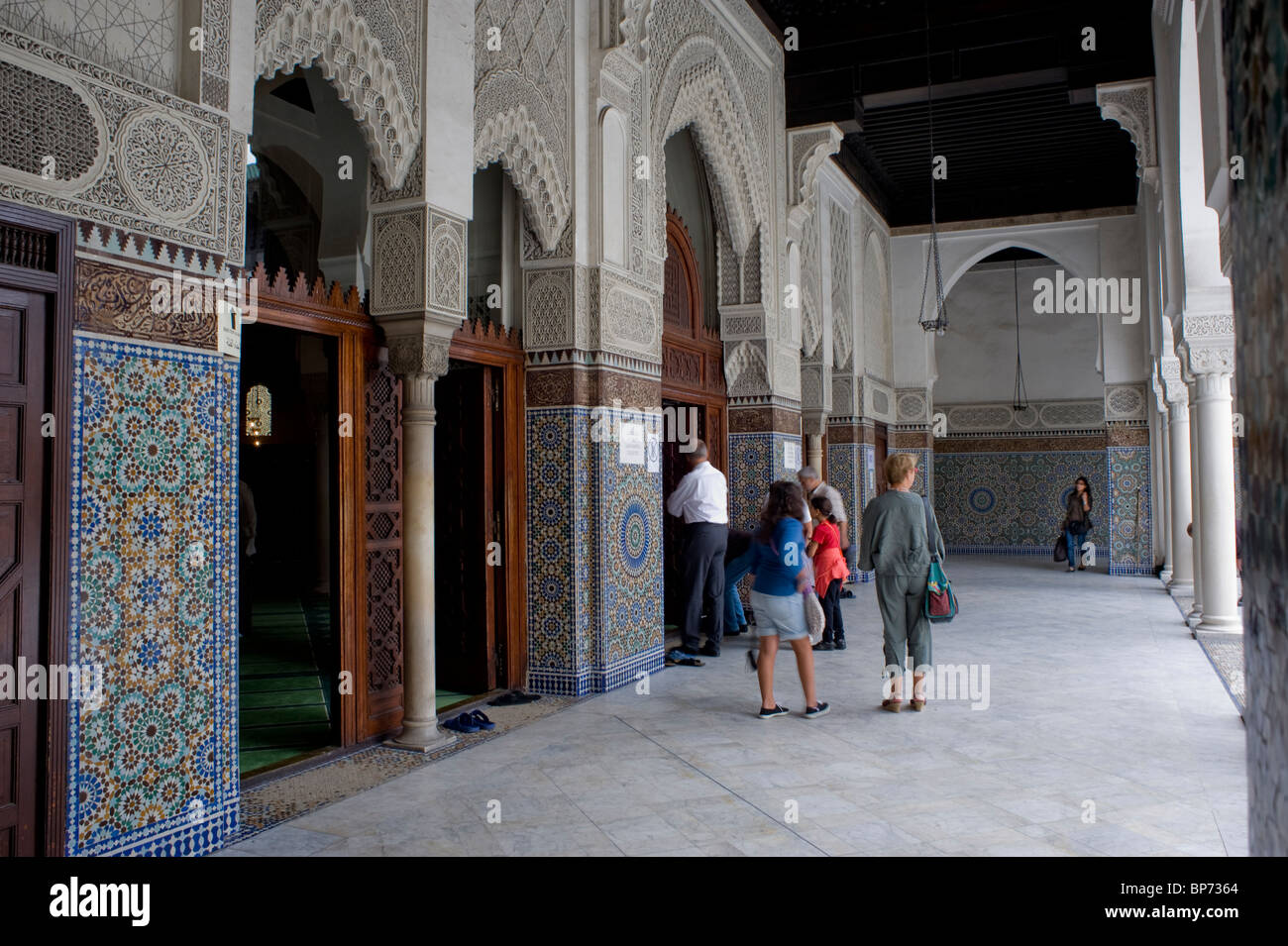 Paris, France, Religion, Small Group People, Women, Tourists visiting inside Grand Mosque, Building Hallway Outside Prayer Room, art islamique MOSQUÉE PARIS Stock Photo