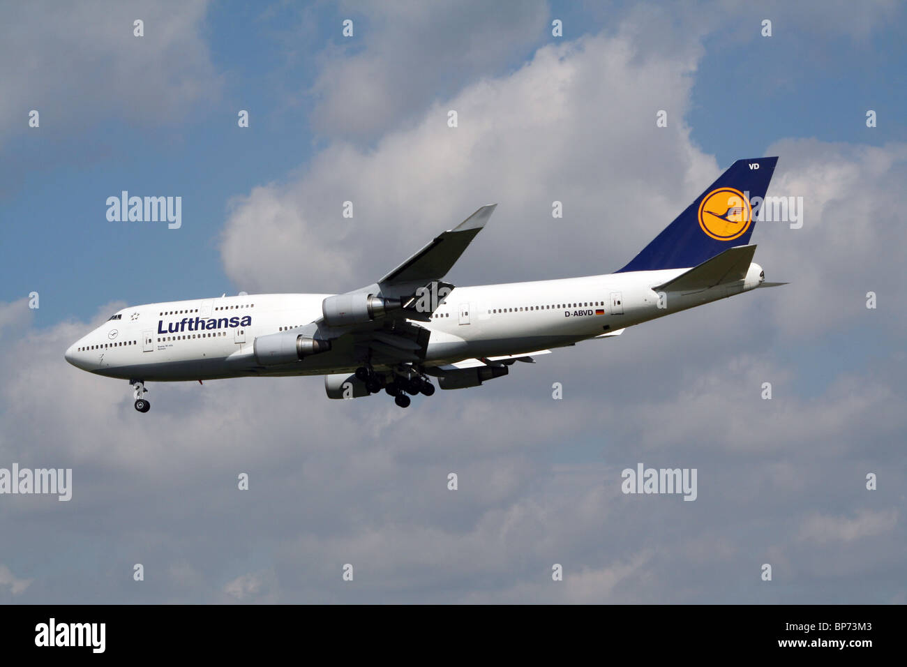 Lufthansa Boeing 747 landing on Frankfurt Airport Stock Photo - Alamy