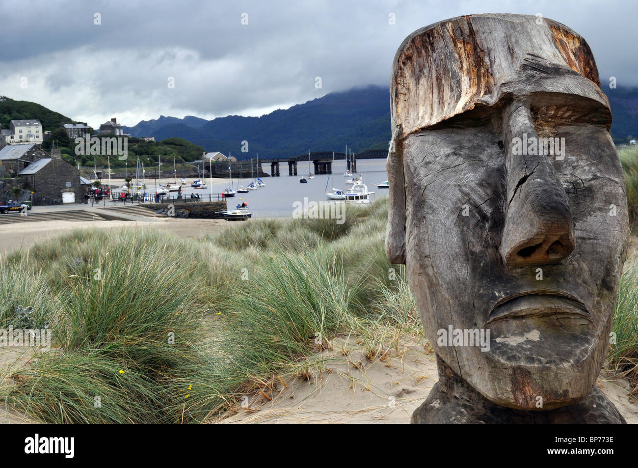 Moai Carved Head on Barmouth Ynys-y-Brawd dunes, North Wales Stock Photo